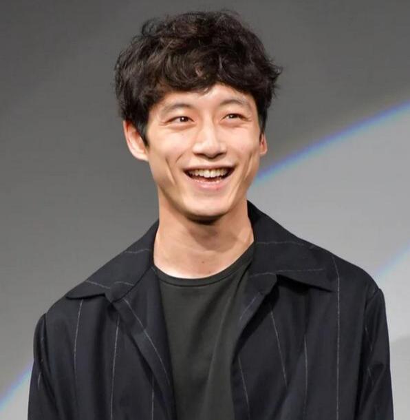 坂口健太郎经纪人联系 坂口健太郎演出代言 明星经纪库 演艺圈门户网